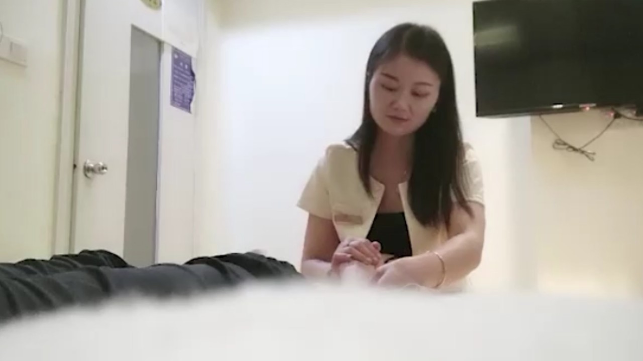 勾搭良家技师 穿上连衣裙风情万种 操起来也十分的棒