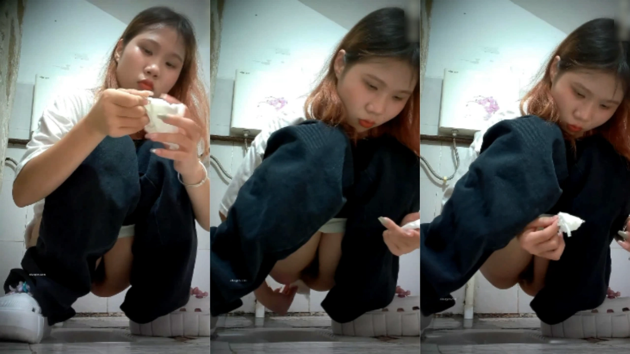 【厕所偷拍】小姐姐拉到一半发现纸好像带少了 每擦一下都拿出来看