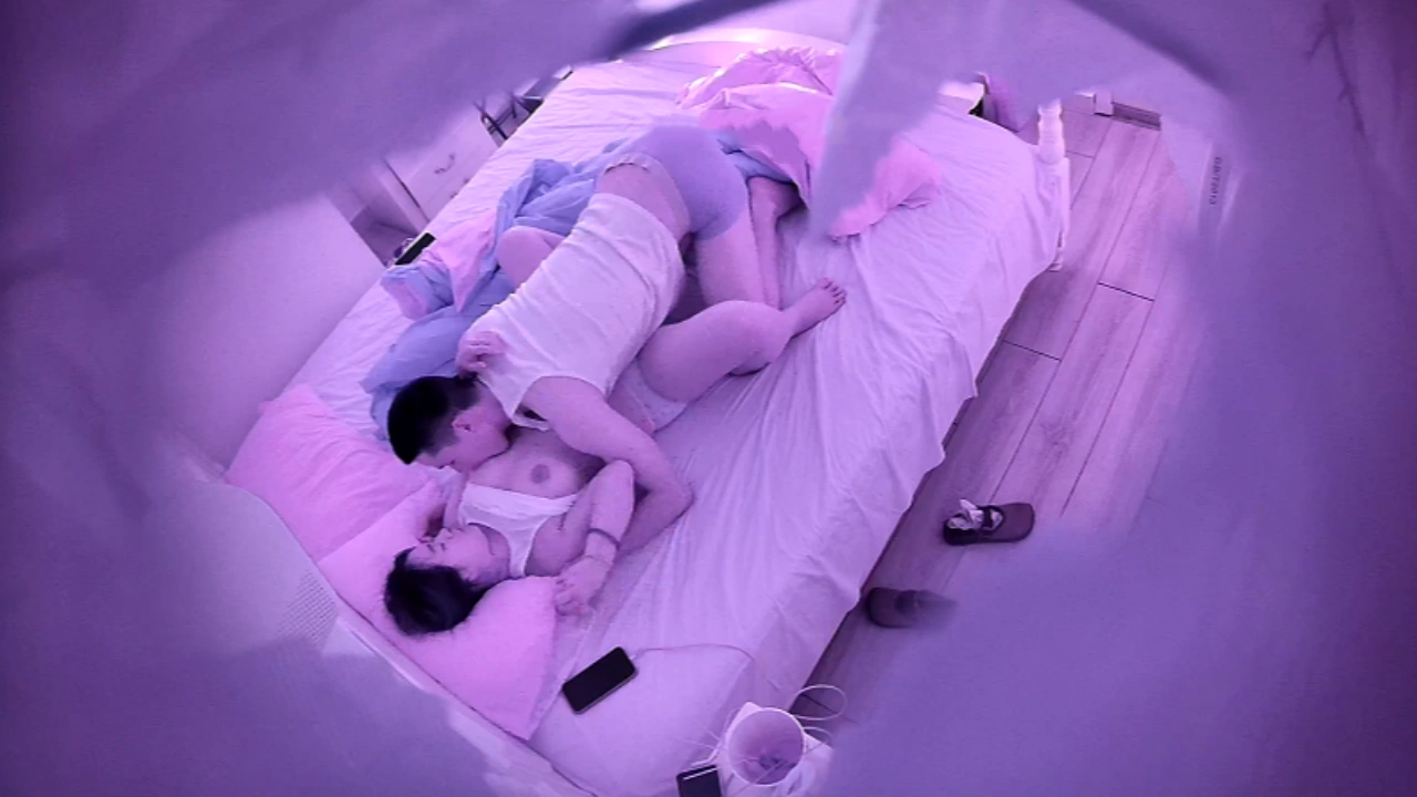 【酒店偷拍】午饭都顾不上吃的情侣奔放的下午时光 身体上的肉欲大于一切